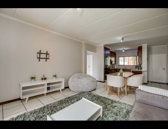 2 BEDROOM APARTMENT FOR SALE IN SUNNINGHILL